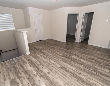 822 Desoto Drive - Photo Thumbnail 5