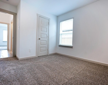 5034 Pine Haven Lane - Photo Thumbnail 11