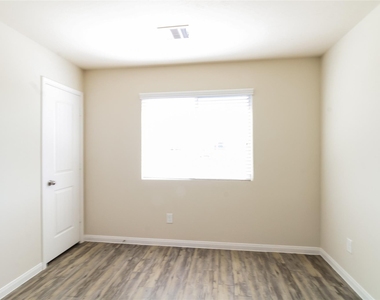 11911 Pia Drive - Photo Thumbnail 6