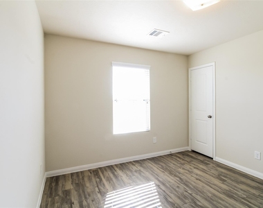 11911 Pia Drive - Photo Thumbnail 7