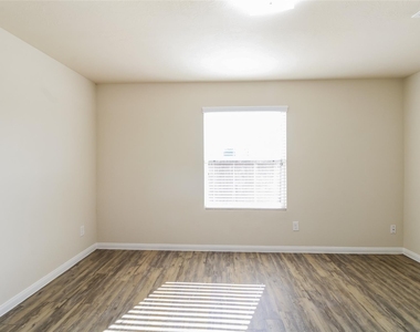 11911 Pia Drive - Photo Thumbnail 8