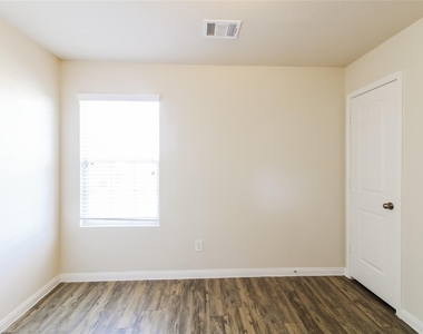 11911 Pia Drive - Photo Thumbnail 5