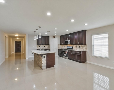 7718 Shavano Lane - Photo Thumbnail 4
