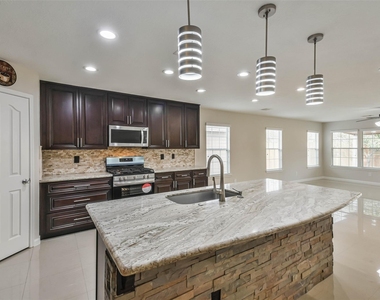 7718 Shavano Lane - Photo Thumbnail 12