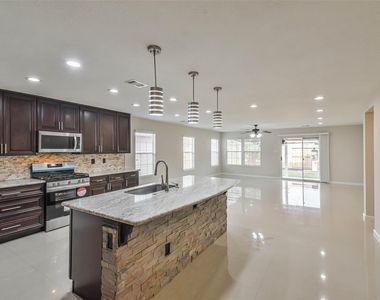 7718 Shavano Lane - Photo Thumbnail 8