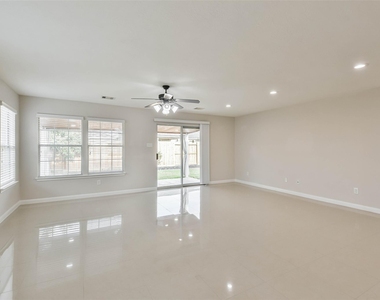 7718 Shavano Lane - Photo Thumbnail 7