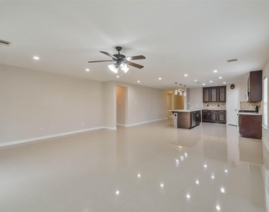 7718 Shavano Lane - Photo Thumbnail 5