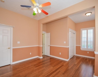 2326 Walnut Bend Lane - Photo Thumbnail 23
