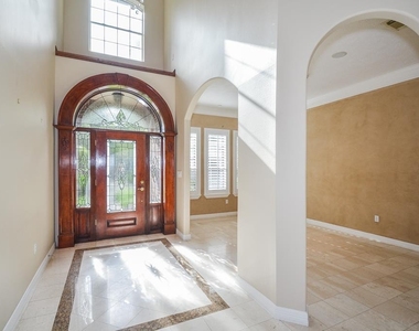 2326 Walnut Bend Lane - Photo Thumbnail 4