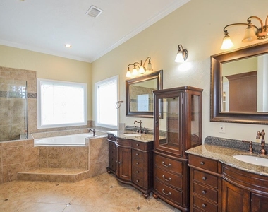 2326 Walnut Bend Lane - Photo Thumbnail 16