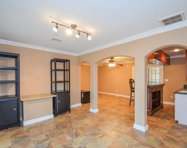 2326 Walnut Bend Lane - Photo Thumbnail 7