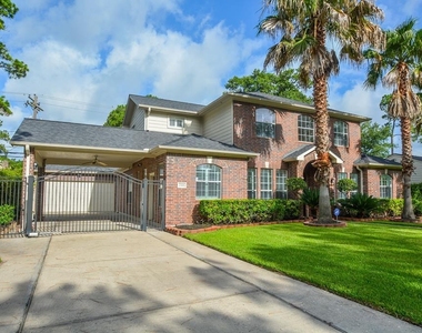 2326 Walnut Bend Lane - Photo Thumbnail 2