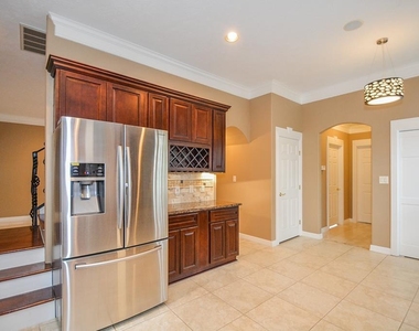 2326 Walnut Bend Lane - Photo Thumbnail 10