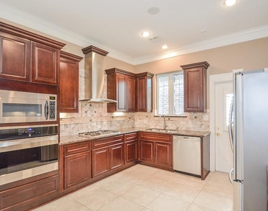 2326 Walnut Bend Lane - Photo Thumbnail 9