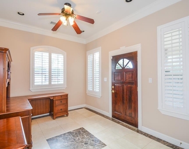 2326 Walnut Bend Lane - Photo Thumbnail 13
