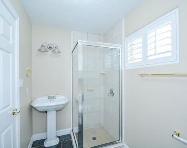 2326 Walnut Bend Lane - Photo Thumbnail 27