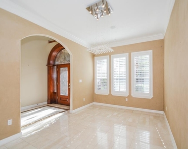 2326 Walnut Bend Lane - Photo Thumbnail 5
