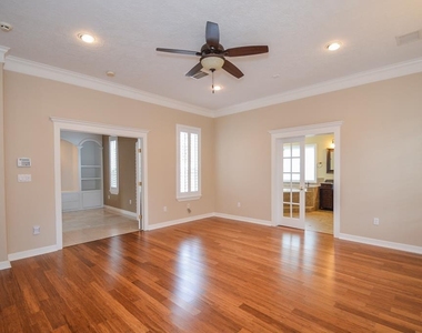 2326 Walnut Bend Lane - Photo Thumbnail 15