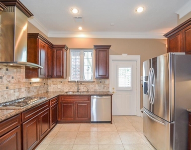 2326 Walnut Bend Lane - Photo Thumbnail 11