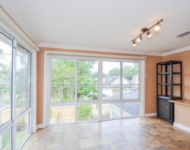 2326 Walnut Bend Lane - Photo Thumbnail 20