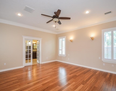 2326 Walnut Bend Lane - Photo Thumbnail 14