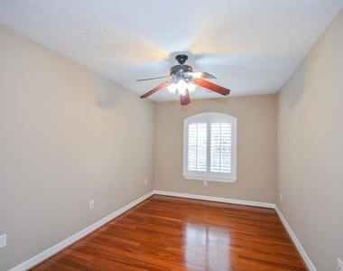 2326 Walnut Bend Lane - Photo Thumbnail 24