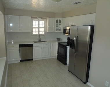 14122 Bateau Drive - Photo Thumbnail 7