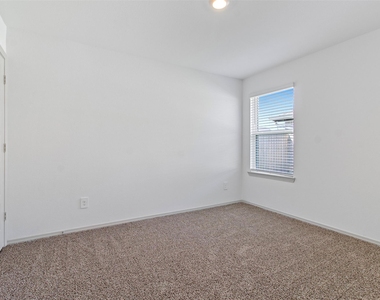 6685 Riplee Street - Photo Thumbnail 6