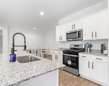 6685 Riplee Street - Photo Thumbnail 9