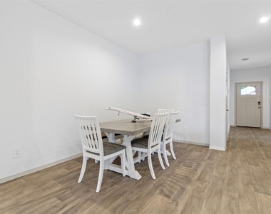 6685 Riplee Street - Photo Thumbnail 7