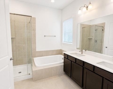 10602 William Park Drive - Photo Thumbnail 5