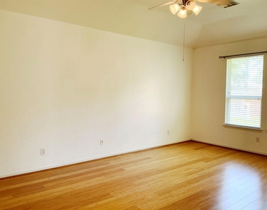 4435 Wellington Grove Lane - Photo Thumbnail 12