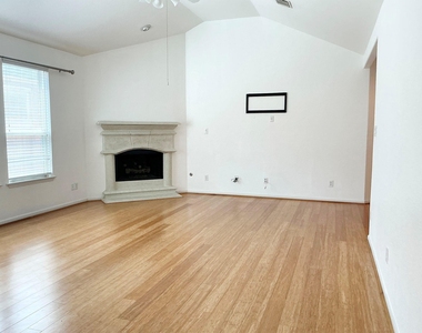 4435 Wellington Grove Lane - Photo Thumbnail 3