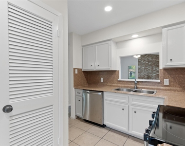 9306 Tooley Drive - Photo Thumbnail 10