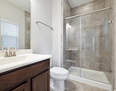 430 N Live Oak Street - Photo Thumbnail 3