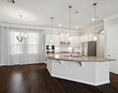 430 N Live Oak Street - Photo Thumbnail 9