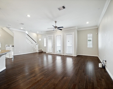 430 N Live Oak Street - Photo Thumbnail 4