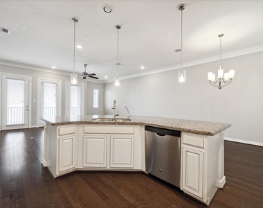 430 N Live Oak Street - Photo Thumbnail 10