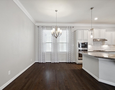 430 N Live Oak Street - Photo Thumbnail 6