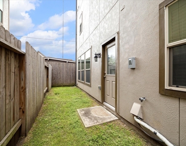 430 N Live Oak Street - Photo Thumbnail 19