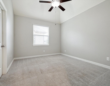 430 N Live Oak Street - Photo Thumbnail 15