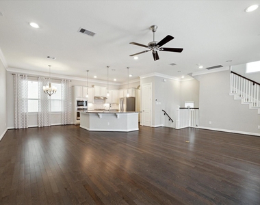 430 N Live Oak Street - Photo Thumbnail 5