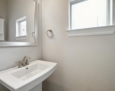430 N Live Oak Street - Photo Thumbnail 11