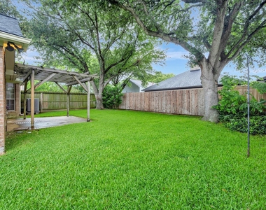 2421 Baycrest Drive - Photo Thumbnail 32