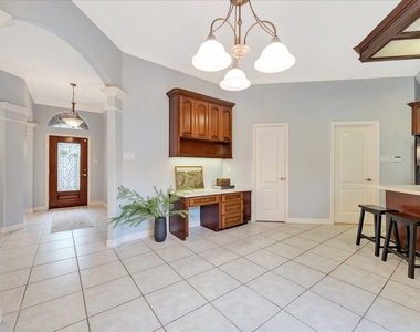 2421 Baycrest Drive - Photo Thumbnail 10