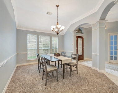 2421 Baycrest Drive - Photo Thumbnail 4