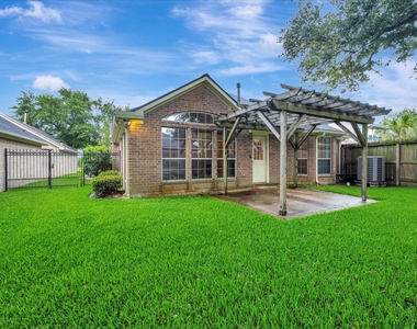 2421 Baycrest Drive - Photo Thumbnail 33