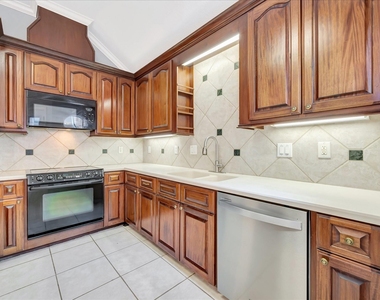 2421 Baycrest Drive - Photo Thumbnail 14