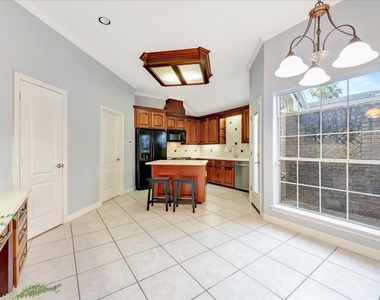 2421 Baycrest Drive - Photo Thumbnail 12