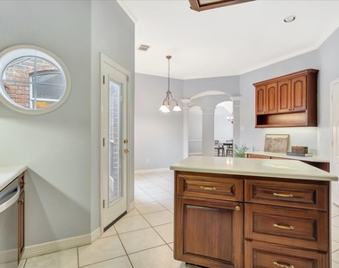 2421 Baycrest Drive - Photo Thumbnail 16
